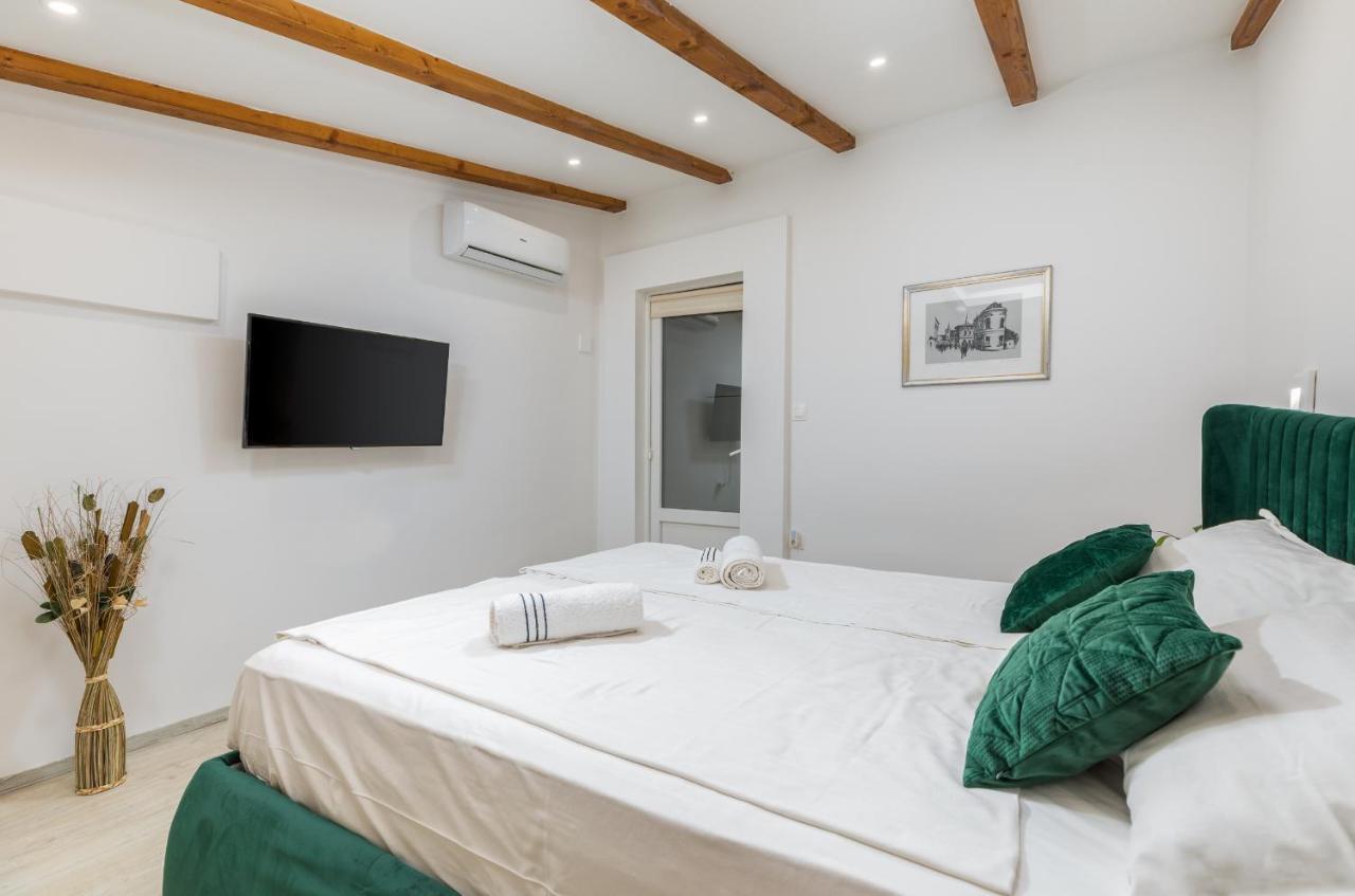 Apartment Augusto - Sea View พูลา ภายนอก รูปภาพ